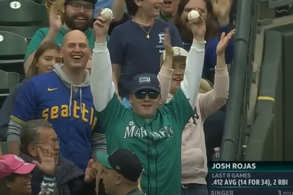 Lucky Mariners fan catches foul balls on consecutive pitches