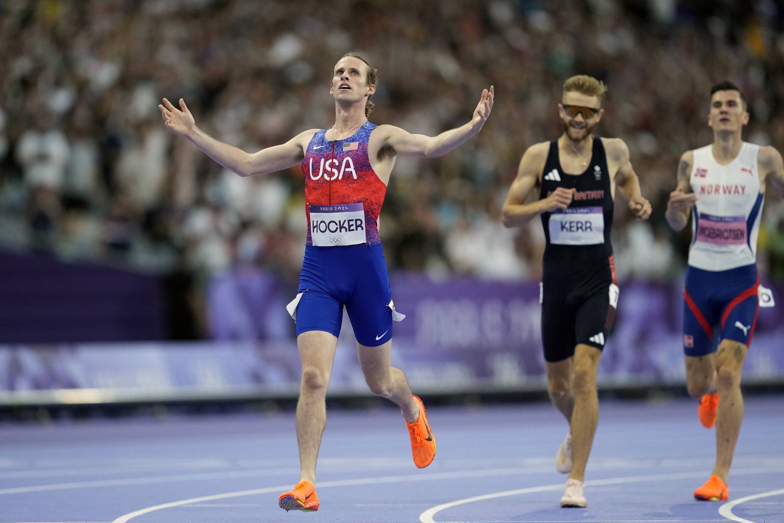 American Cole Hocker pulls Olympic shocker in men's 1,500, leaving Kerr