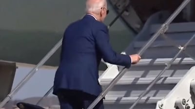 VIDEO: 81-year-old President Bidens stumbles two more times up the 'short' stairs to Air Force One
