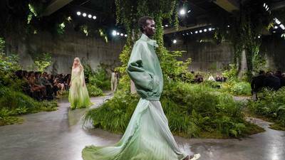Gucci brings glitz and glamor to London's Tate Modern museum with star-studded fashion show