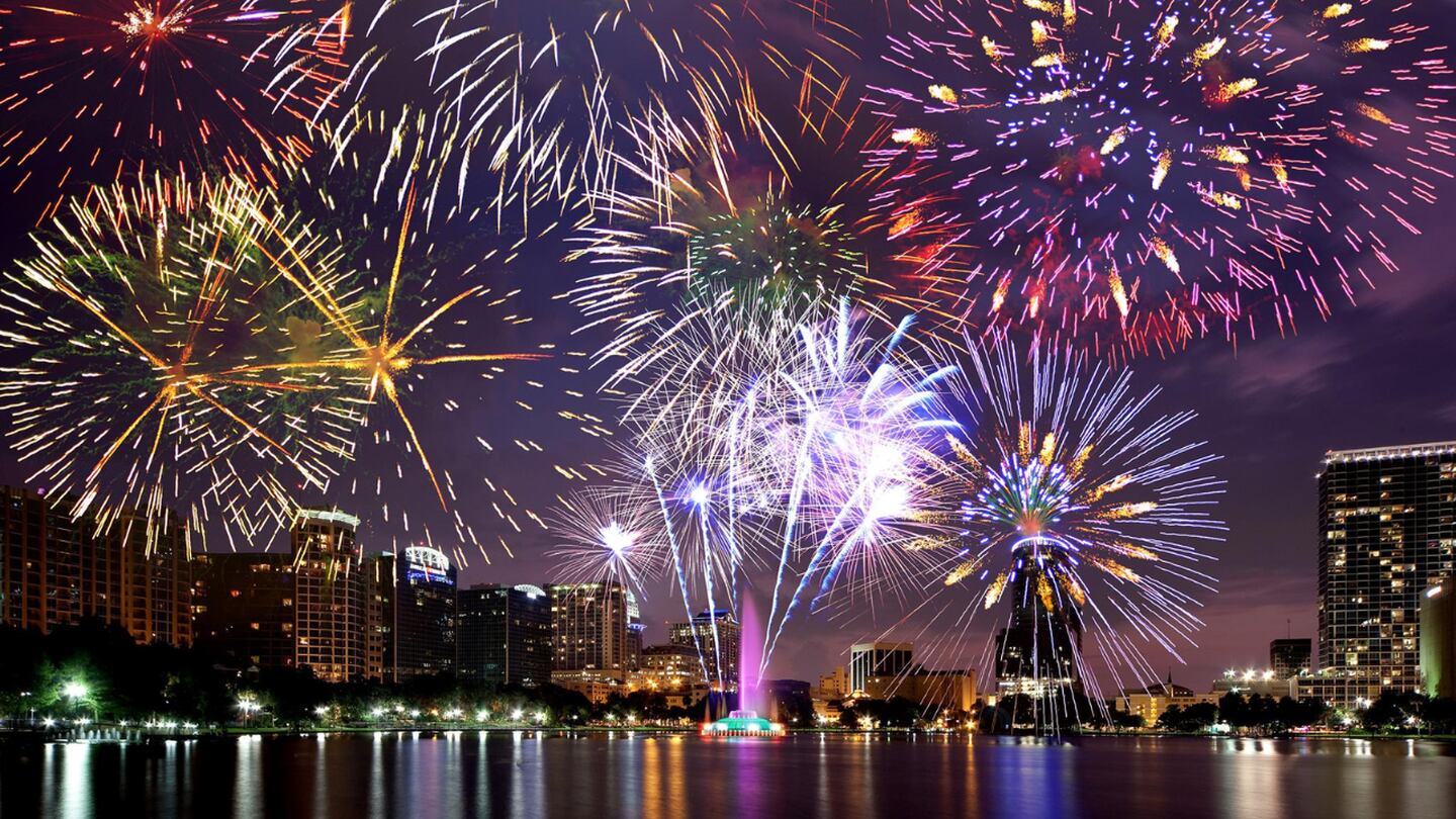 Fireworks at the Fountain Lake Eola Park WDBO