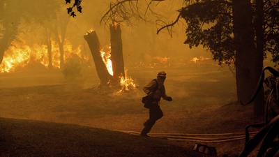 Northern California wildfire spreads, with more hot weather expected. Thousands evacuate