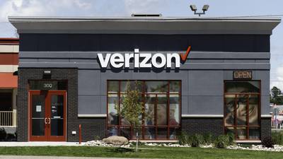 Verizon joins AT&T in boosting wireless prices, citing inflation