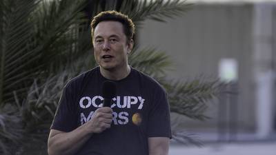 Elon Musk offers to buy Twitter at original price