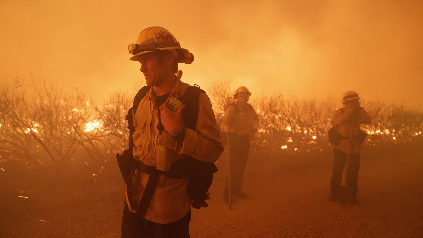 Wildfire north of Los Angeles spreads as authorities evacuate 1,200 ...