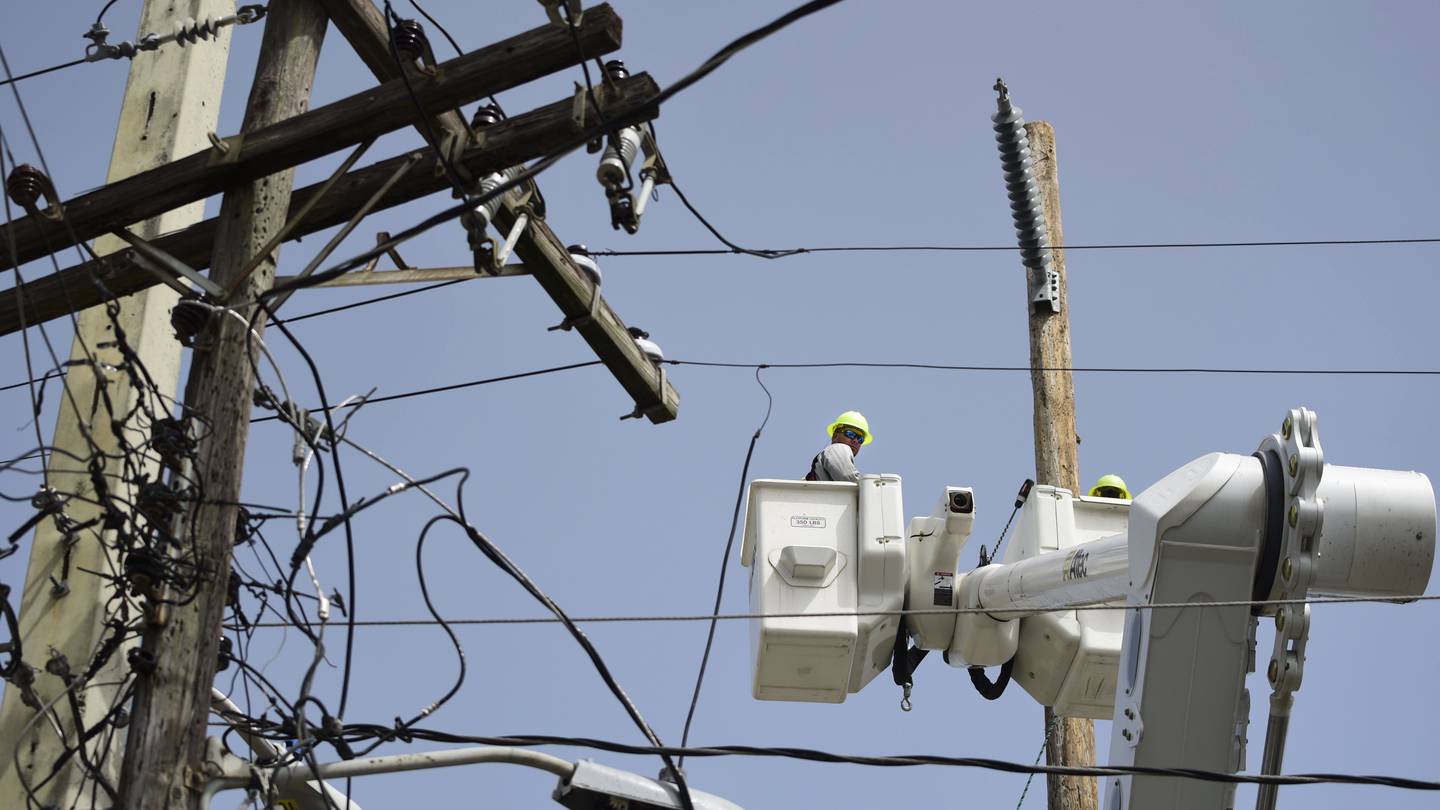 Federal control board sues Puerto Rico's governor over net metering law